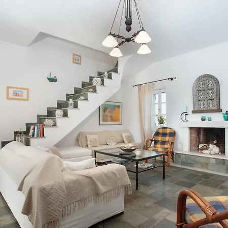 Helen Parikia (Paros)