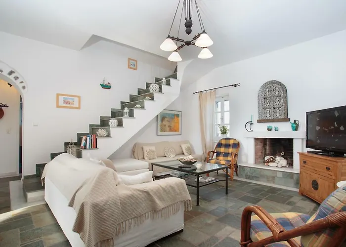 Helen Parikia (Paros)